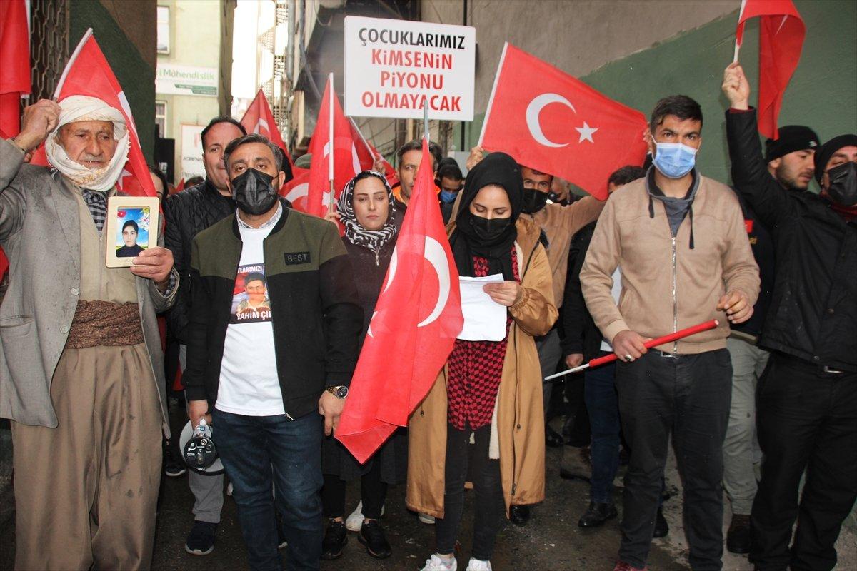 Hakkari'de HDP önünde gösteri düzenlendi