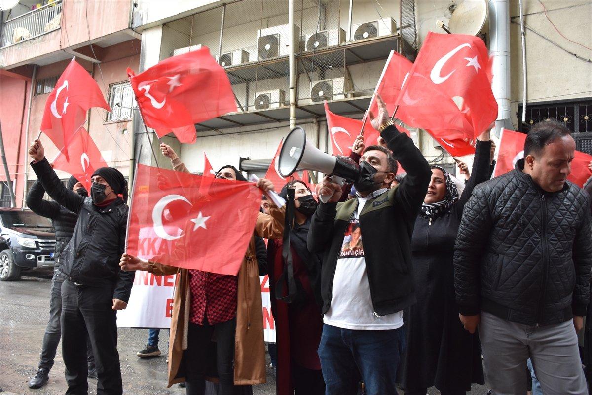 Hakkari'de HDP önünde gösteri düzenlendi
