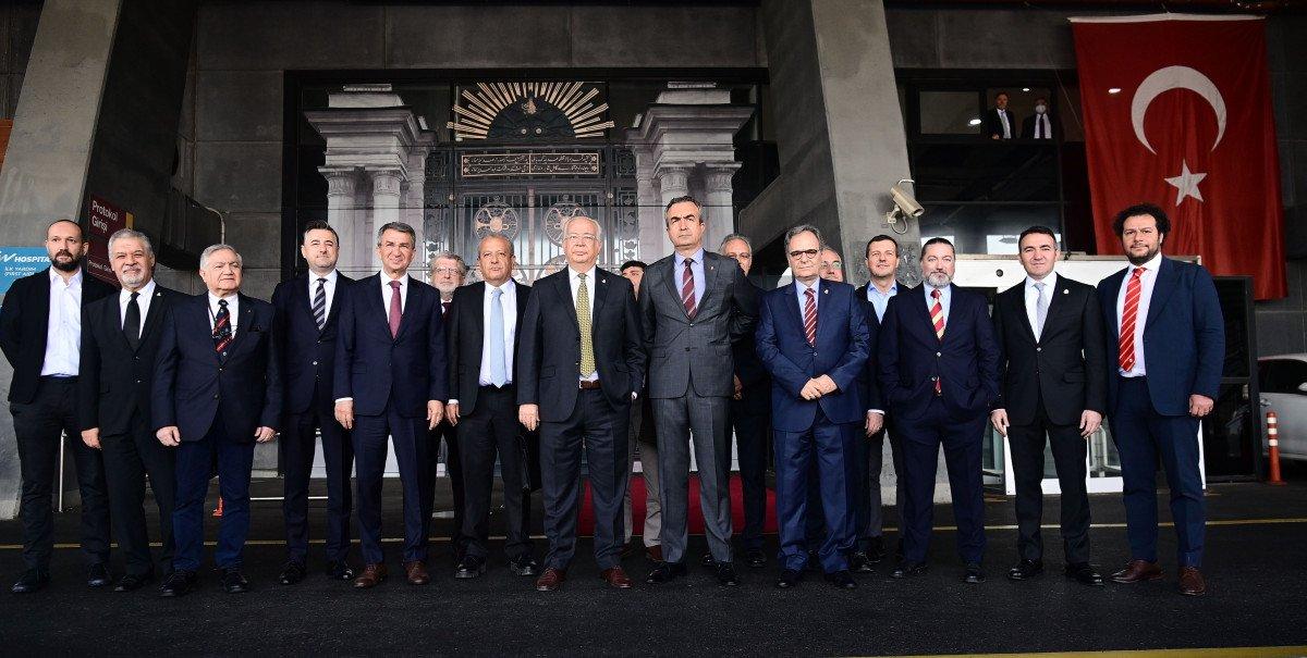 Eşref Hamamcıoğlu, yönetim kurulu listesini teslim etti