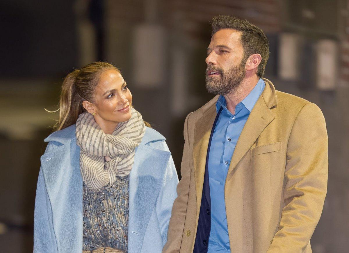 Jennifer Lopez ve Ben Affleck yine nişanlandı