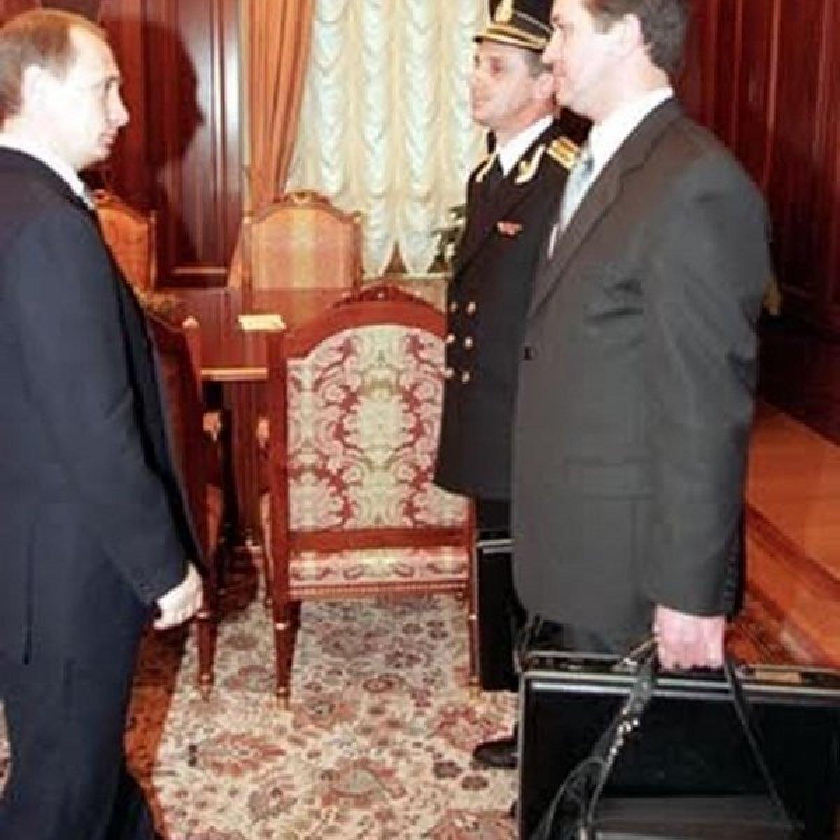 Putin, Jirinovski'nin cenazesine nükleer çantayla gitti