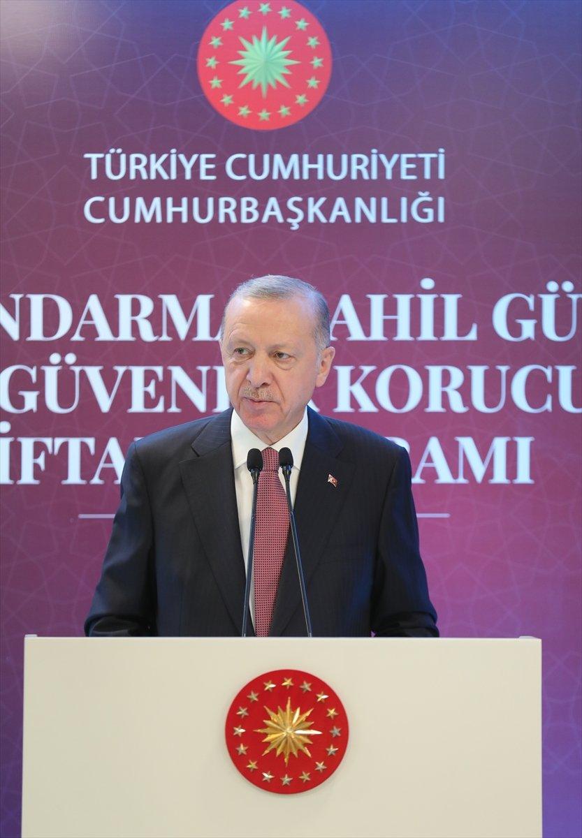 Cumhurbaşkanı Erdoğan güvenlik güçleriyle iftar yaptı