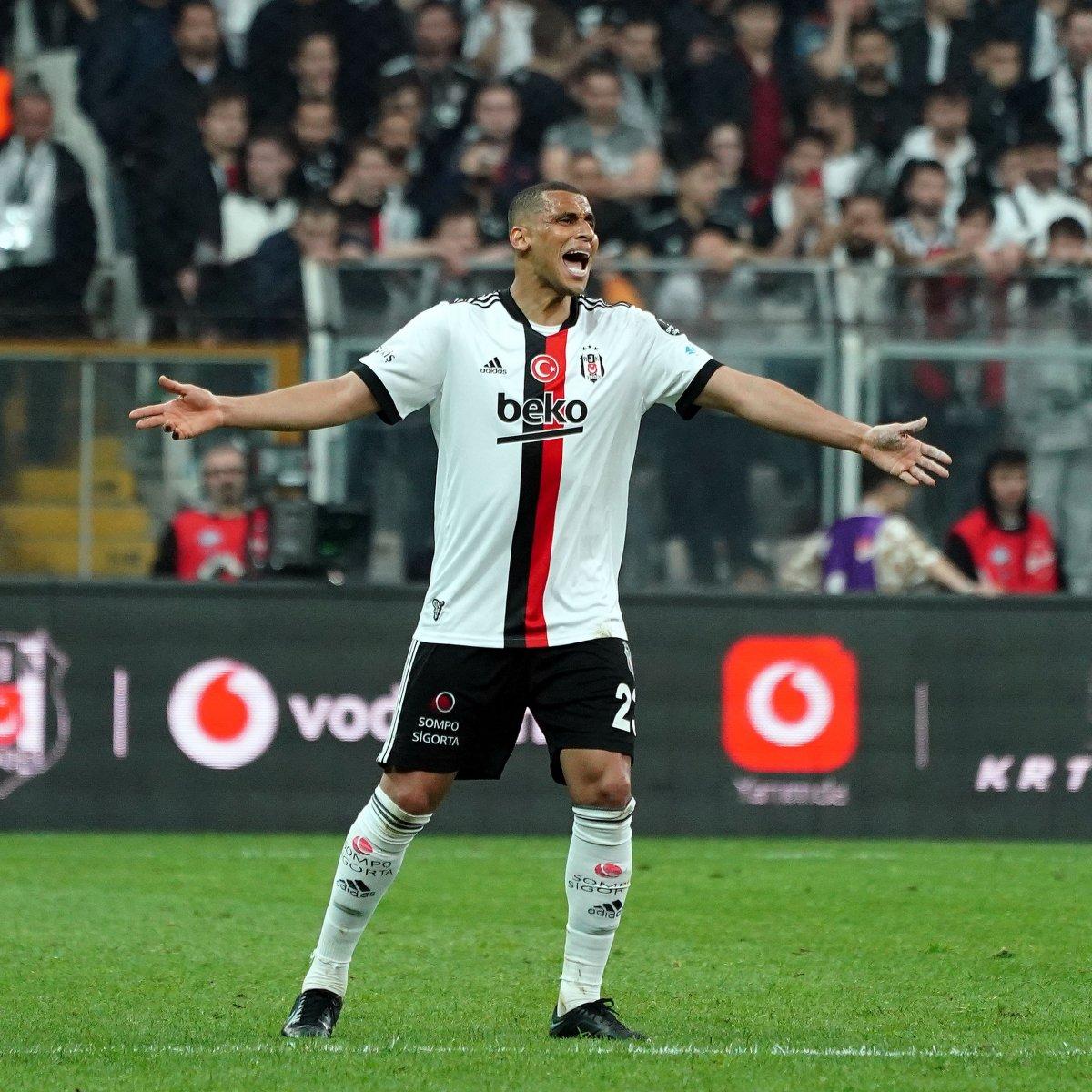 Beşiktaş evinde Alanyaspor'u farklı geçti