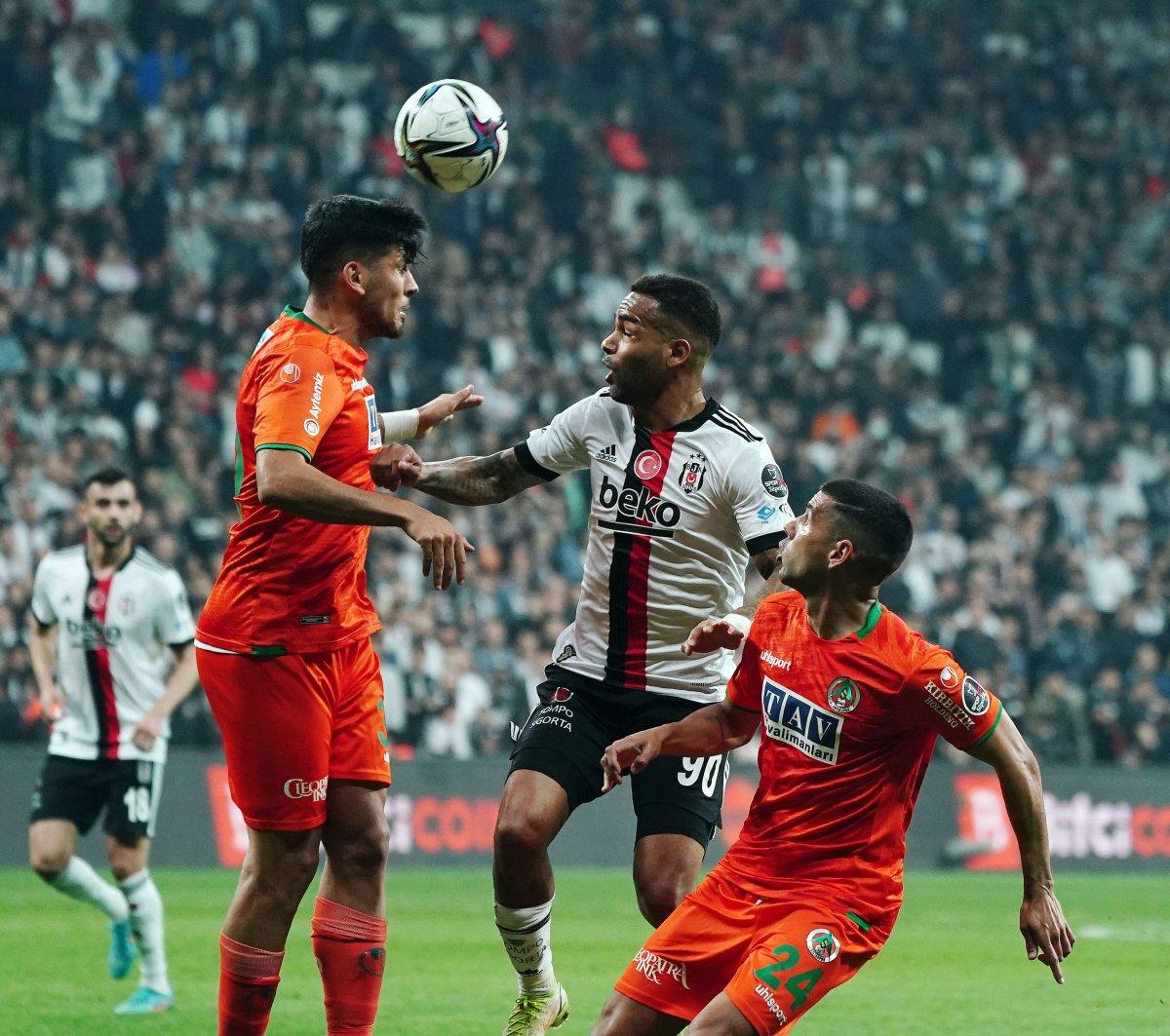 Beşiktaş evinde Alanyaspor'u farklı geçti