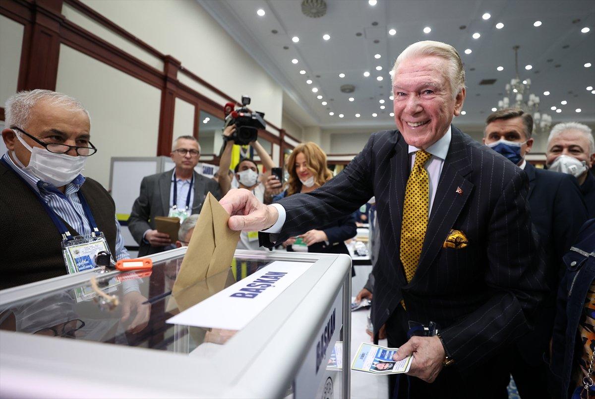 Uğur Dündar Fenerbahçe Divan Kurulu Başkanı oldu