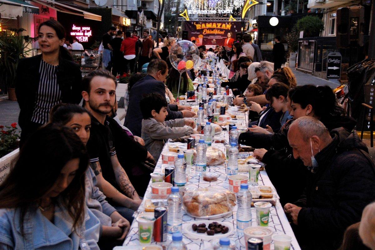 Kocaeli'de 6 yıldır imece usulüyle iftar sofrası kuruyorlar