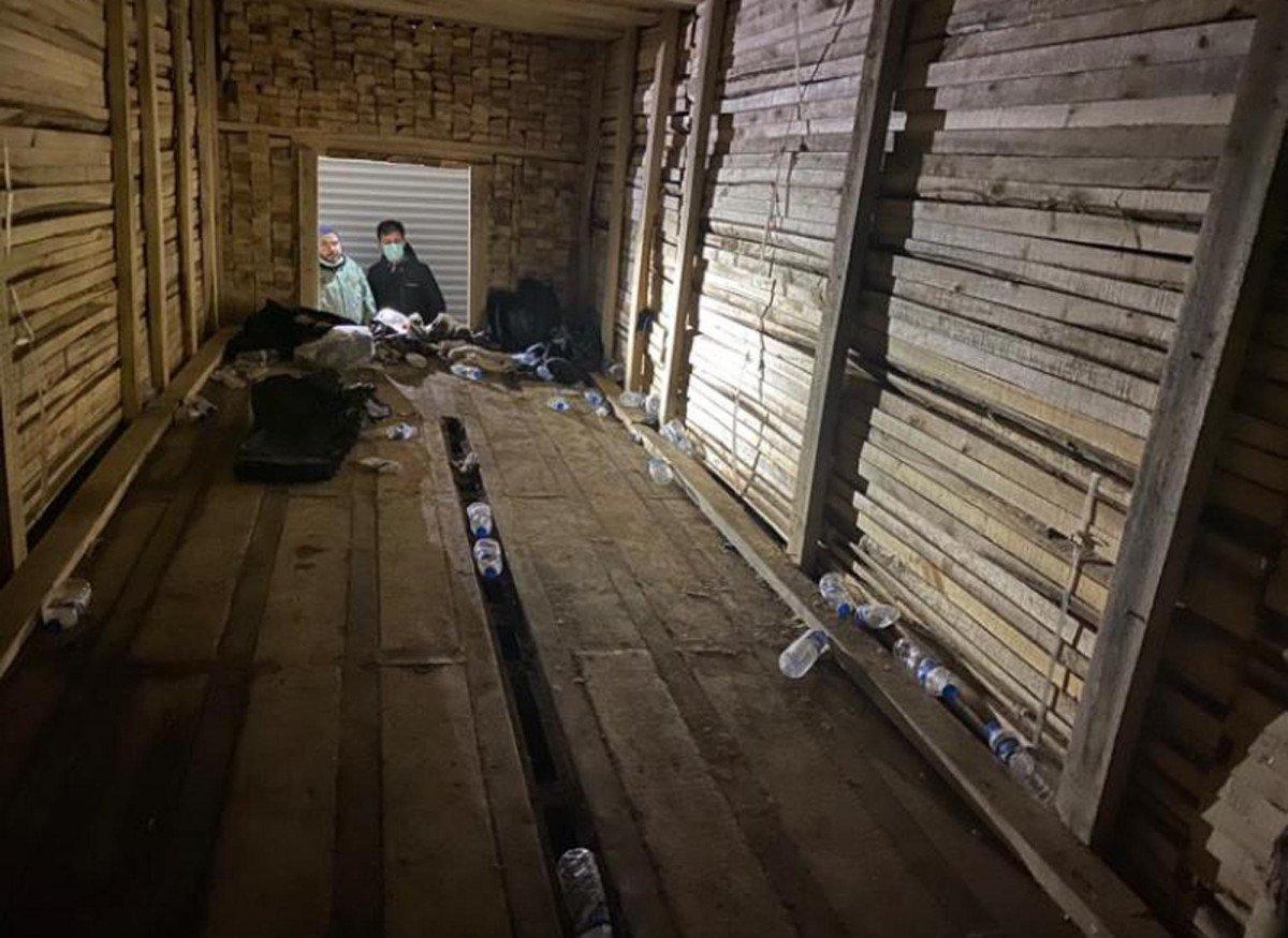 Kereste yüklü görünümlü kamyondan 113 kaçak göçmen çıktı