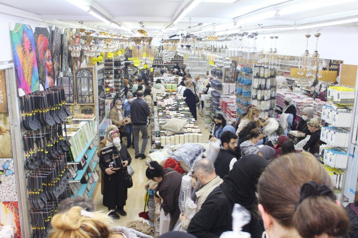 Tekirdağ'da indirim yarışı: Ürünler havada uçuştu