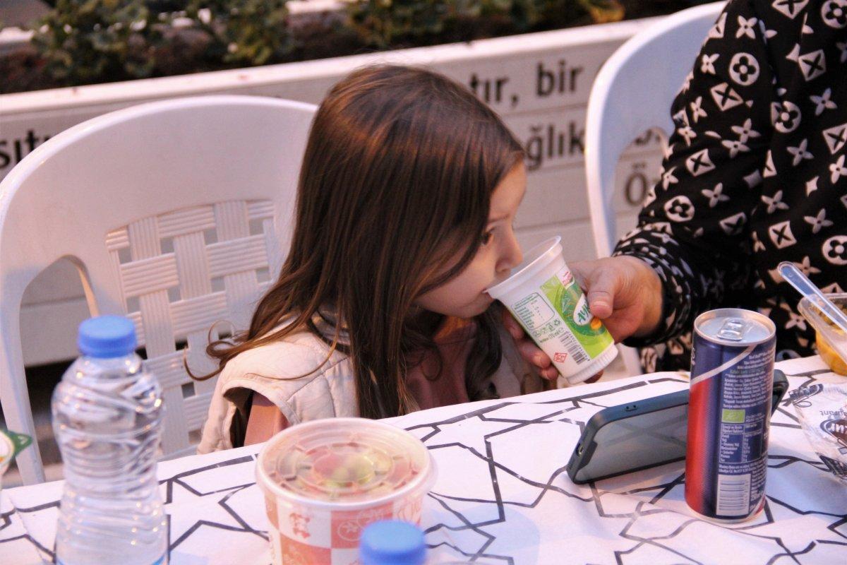 Kocaeli'de 6 yıldır imece usulüyle iftar sofrası kuruyorlar