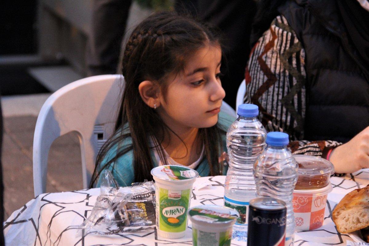 Kocaeli'de 6 yıldır imece usulüyle iftar sofrası kuruyorlar