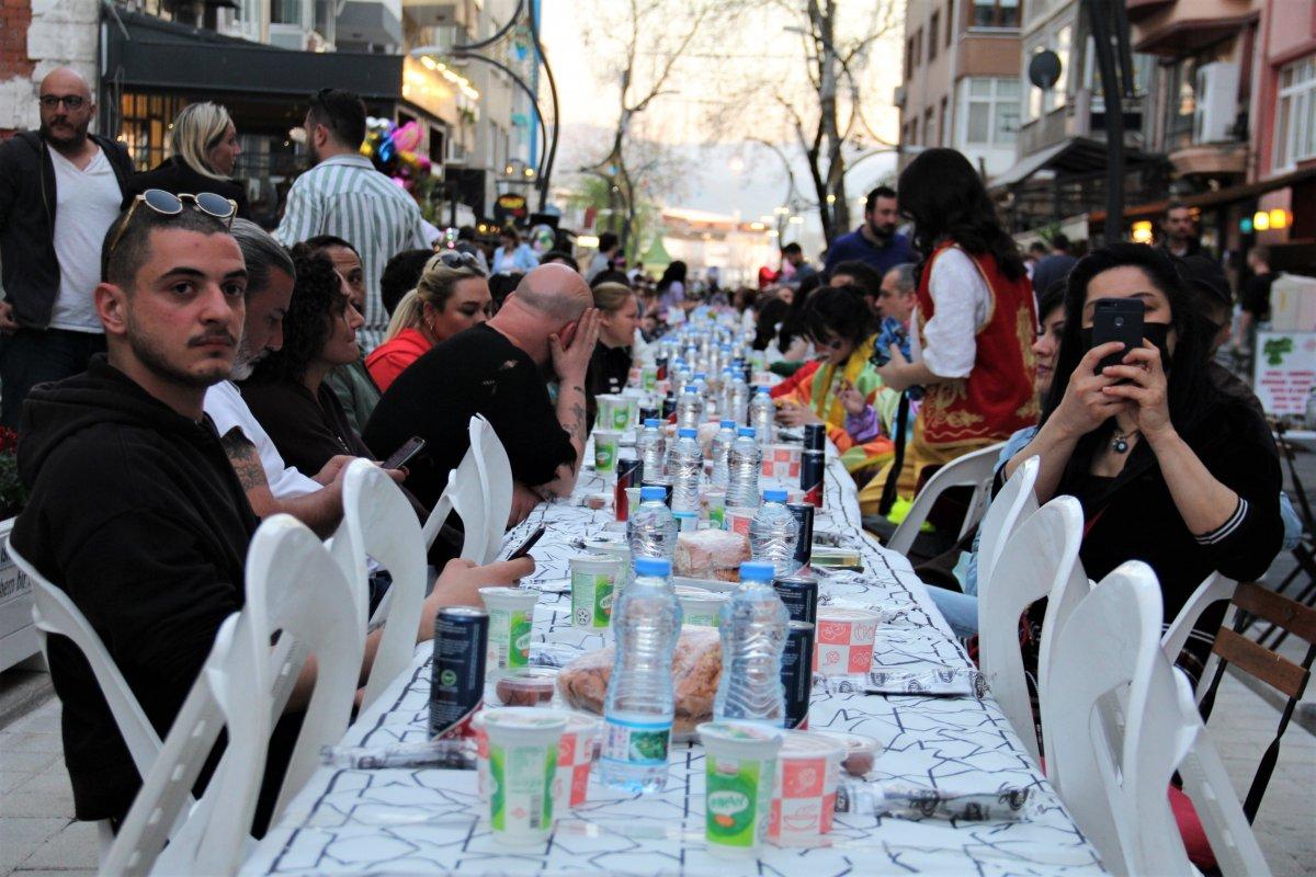 Kocaeli'de 6 yıldır imece usulüyle iftar sofrası kuruyorlar