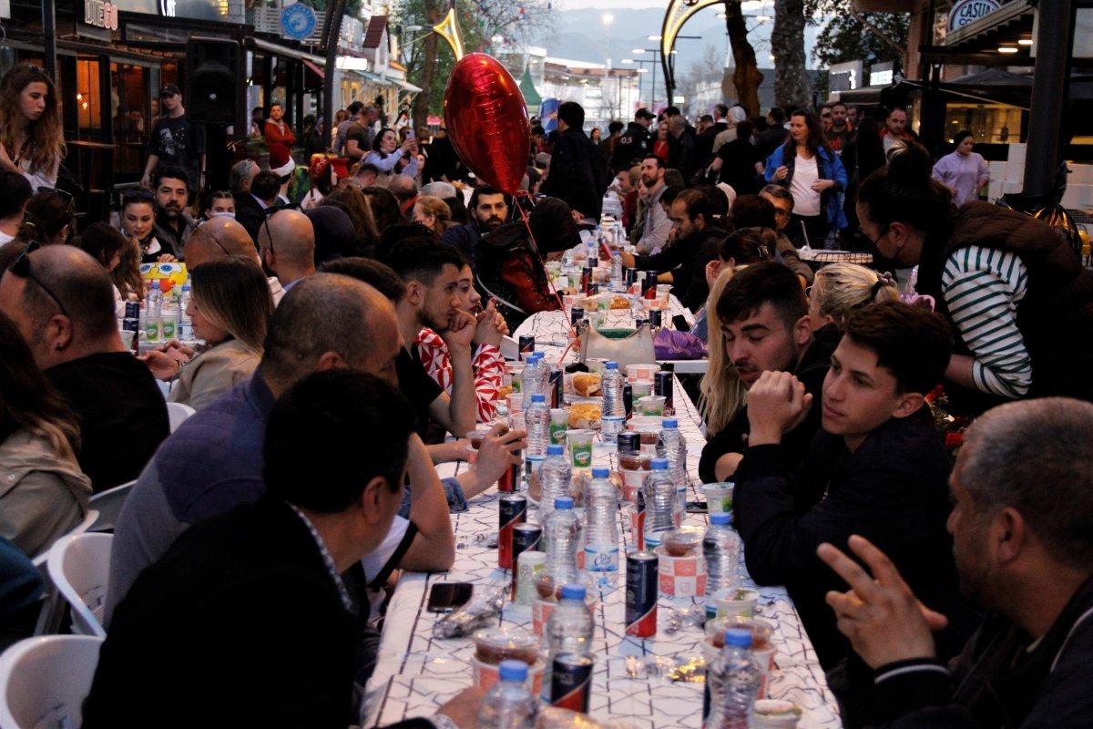 Kocaeli'de 6 yıldır imece usulüyle iftar sofrası kuruyorlar