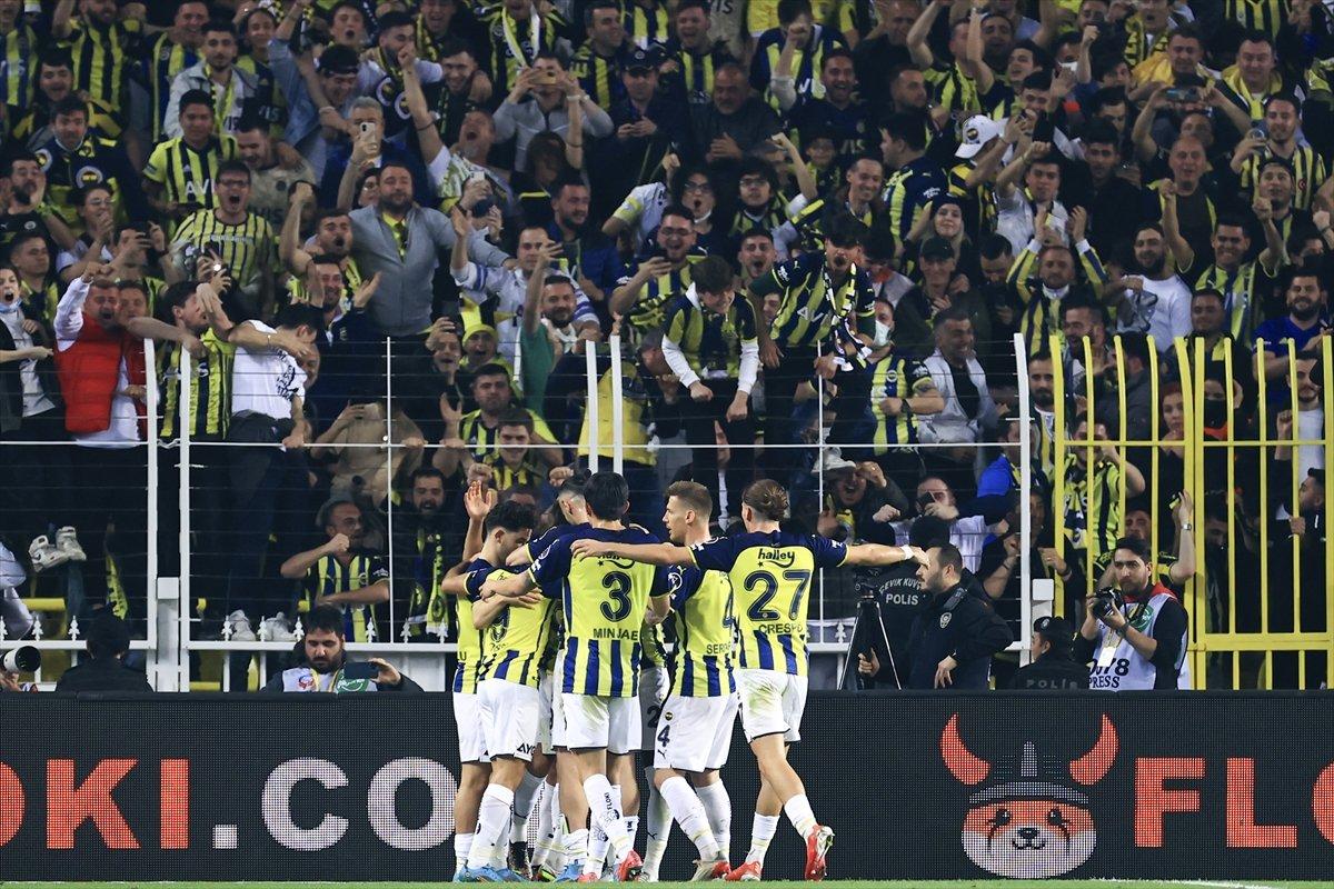 Fenerbahçe, Galatasaray'ı 2 golle mağlup etti