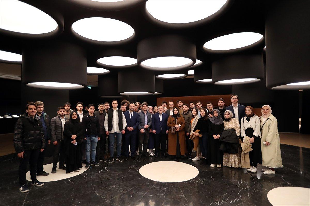 Mustafa Varank, gençlerle iftar yaptı