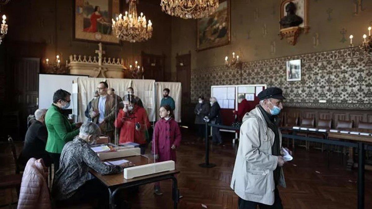 Fransa'da Müslüman karşıtı cumhurbaşkanı adayı Eric Zemmour’a tepki