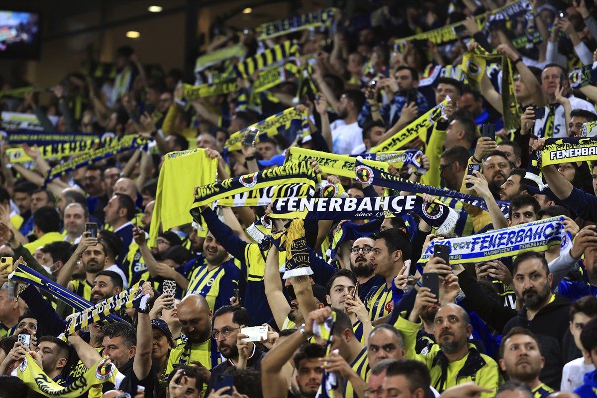 Fenerbahçe, Galatasaray'ı 2 golle mağlup etti