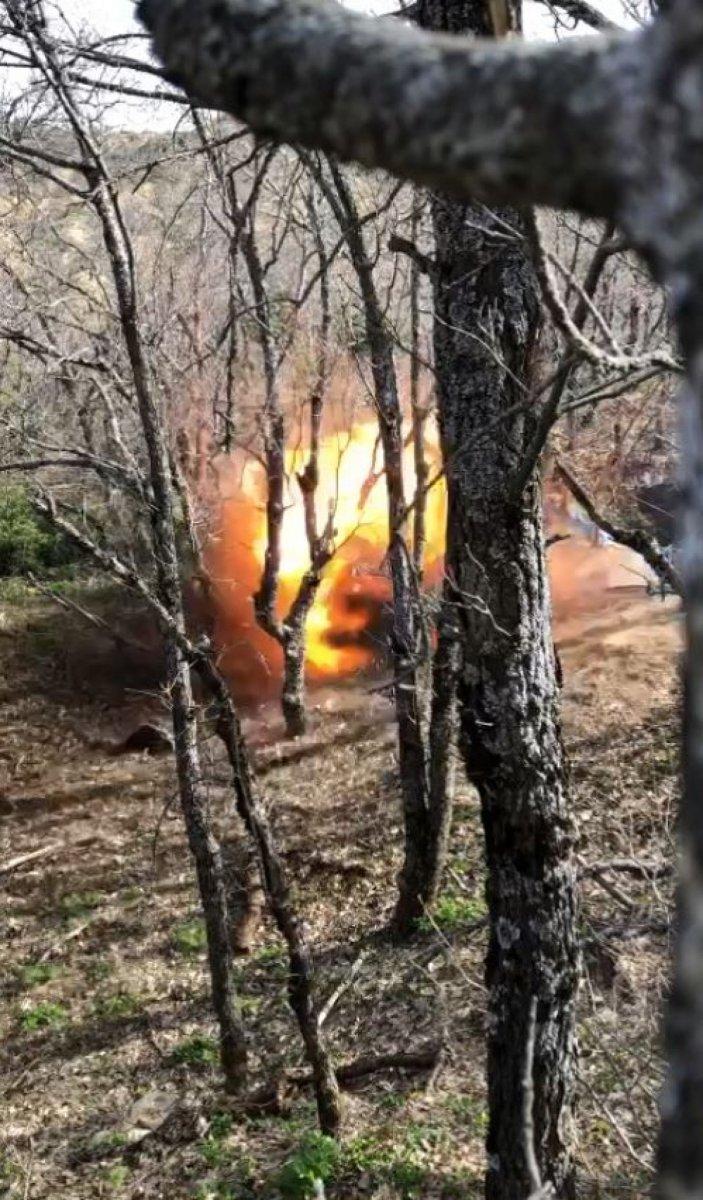 Bingöl'de teröristlerin 6 odalı sığınağı bulundu