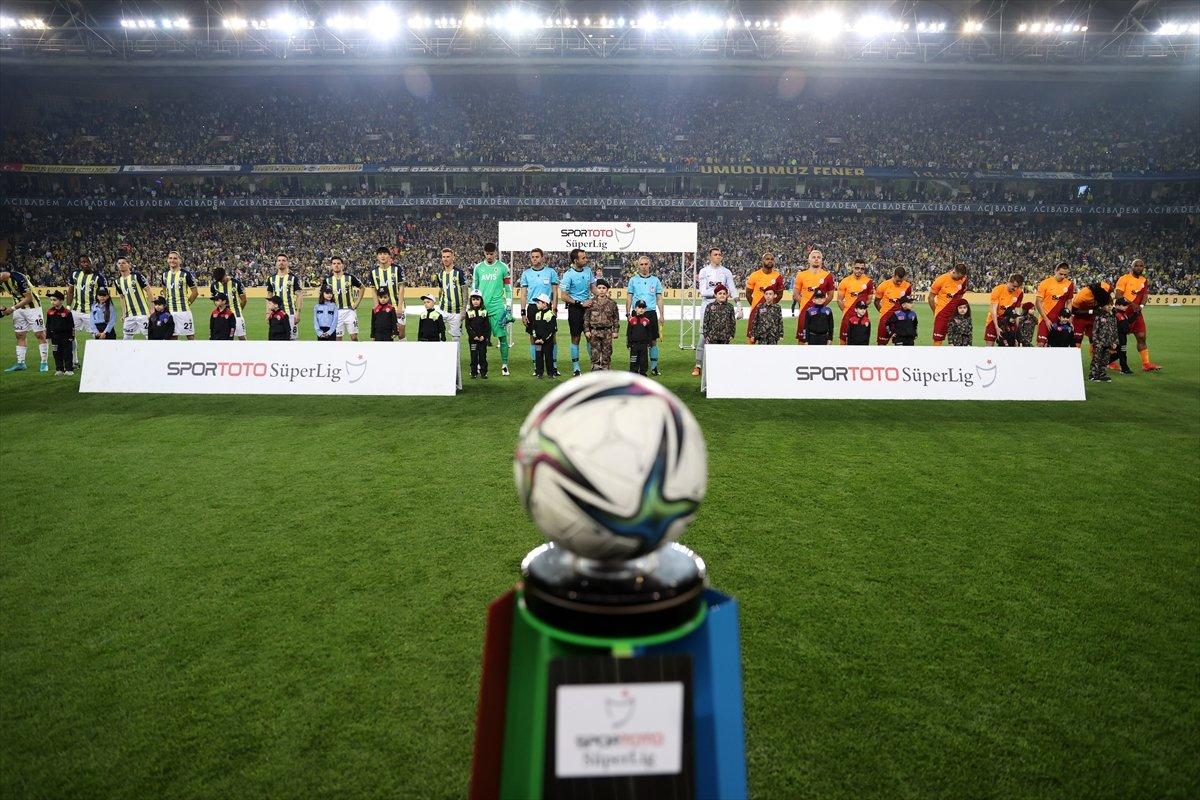 Fenerbahçe, Galatasaray'ı 2 golle mağlup etti