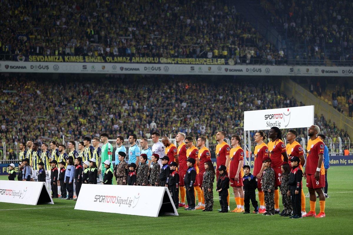Fenerbahçe, Galatasaray'ı 2 golle mağlup etti