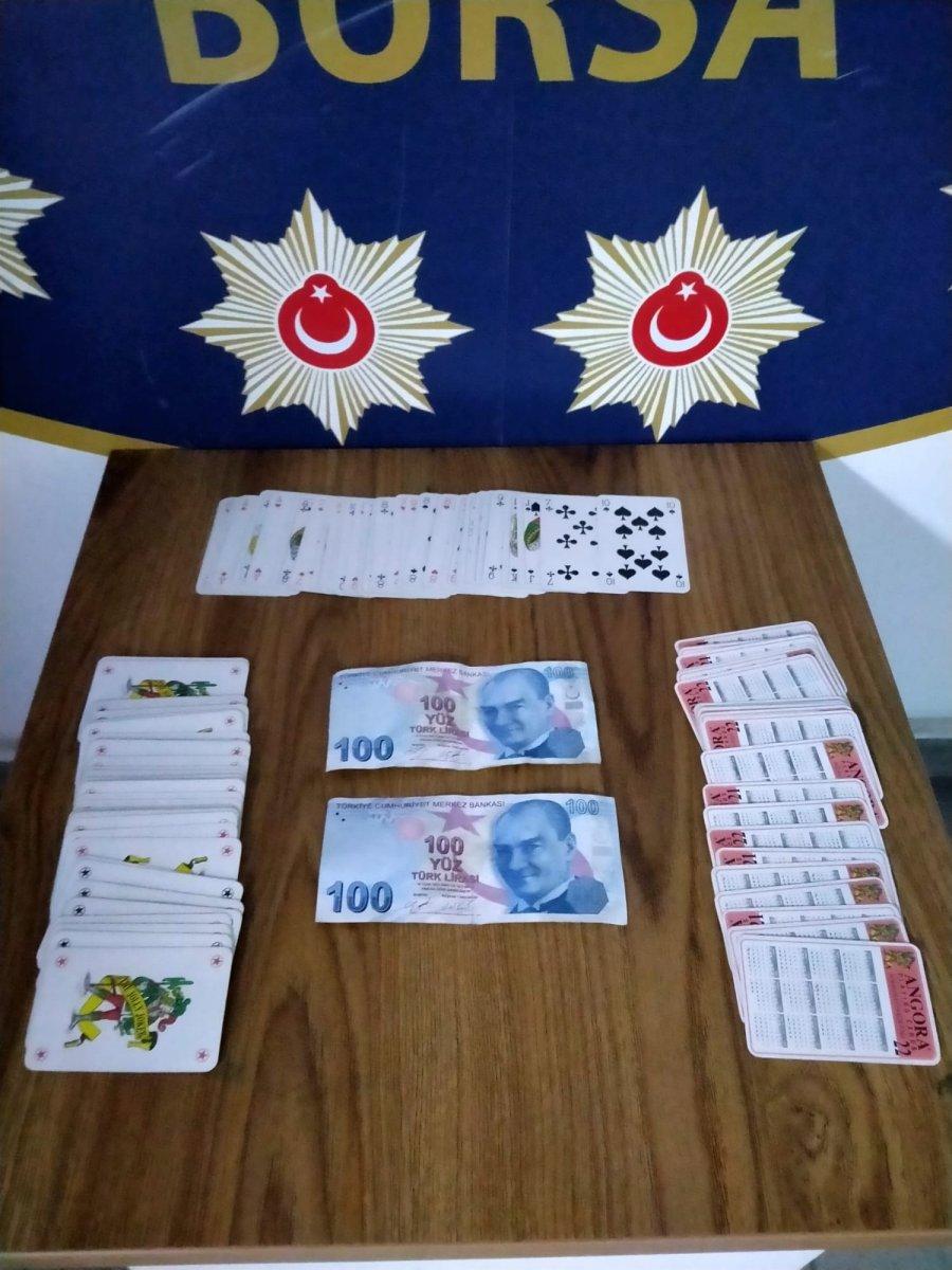Bursa'da polis, kumar ihbarında 10 kişiye işlem uyguladı