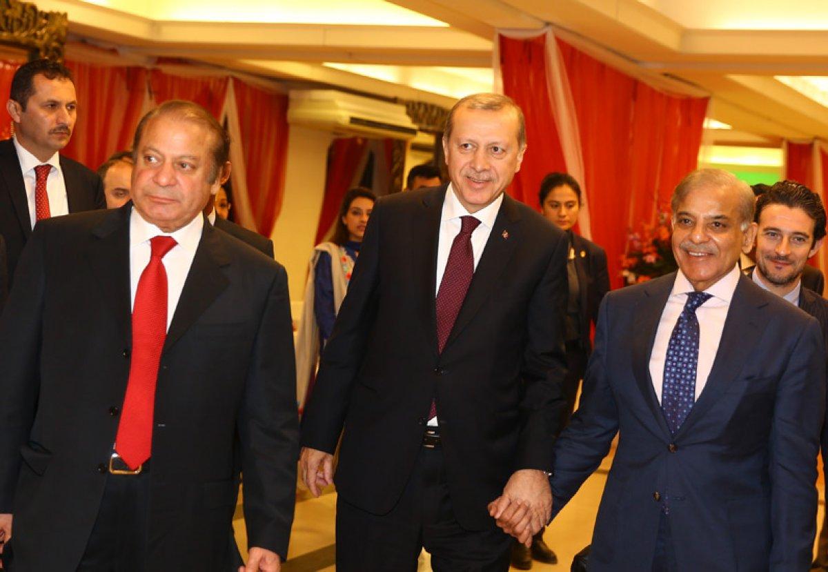 Pakistan'da İmran Han dönemi kapandı, Şahbaz Şerif göreve geliyor