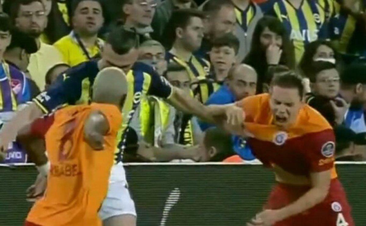 Galatasaray'dan gol öncesi faul itirazı