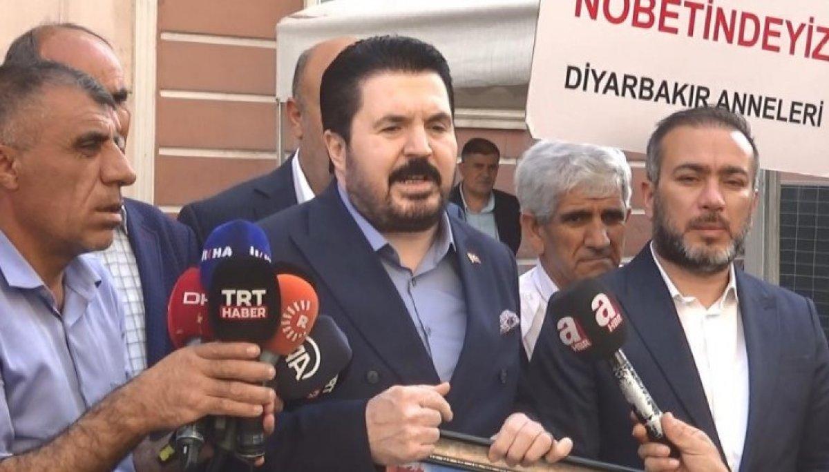 Savcı Sayan'dan evlat nöbeti tutan ailelere ziyaret