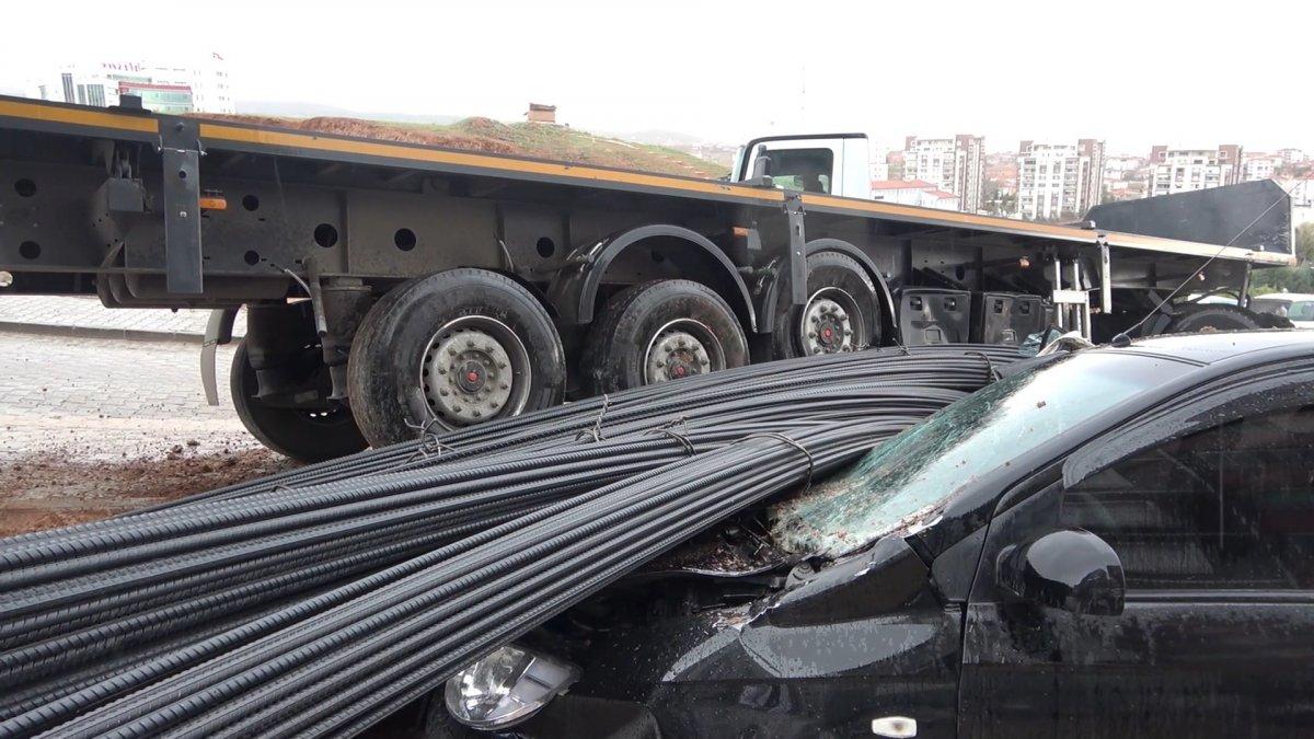 Kırıkkale'de tonlarca demir yüklü tır 7 araca çarptı