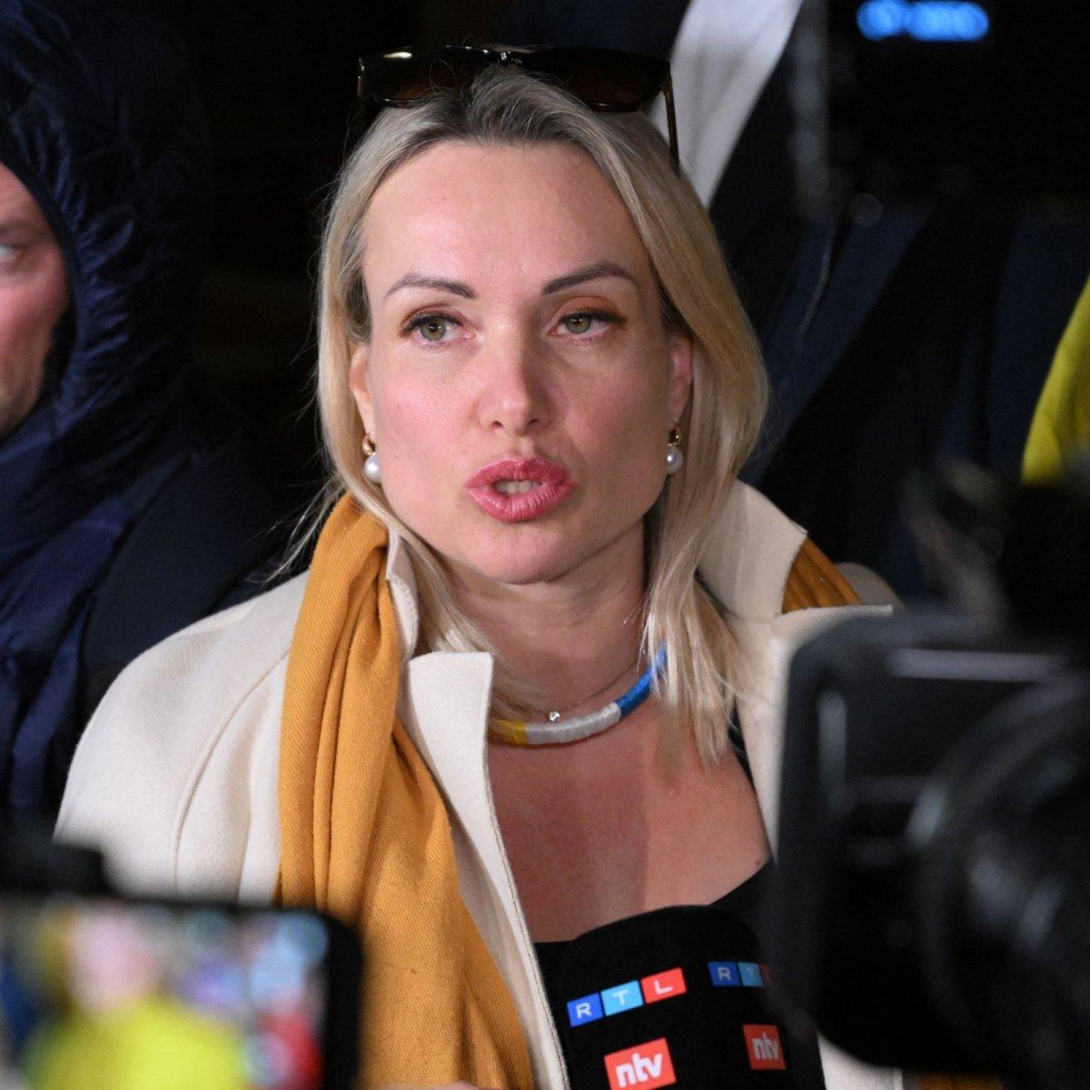 Canlı yayında savaş karşıtı pankart açan Rus gazeteciyi Die Welt işe aldı