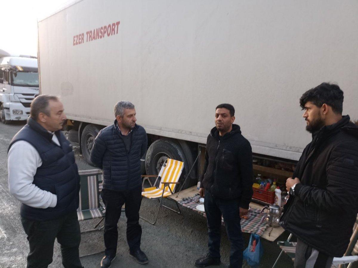 Sarp Sınır Kapısı’nda tır kuyruğu 25 kilometreye dayandı