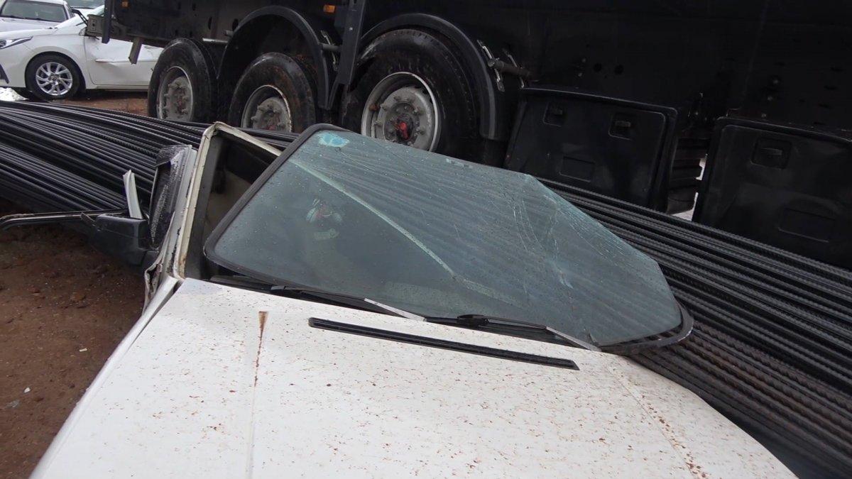 Kırıkkale'de tonlarca demir yüklü tır 7 araca çarptı