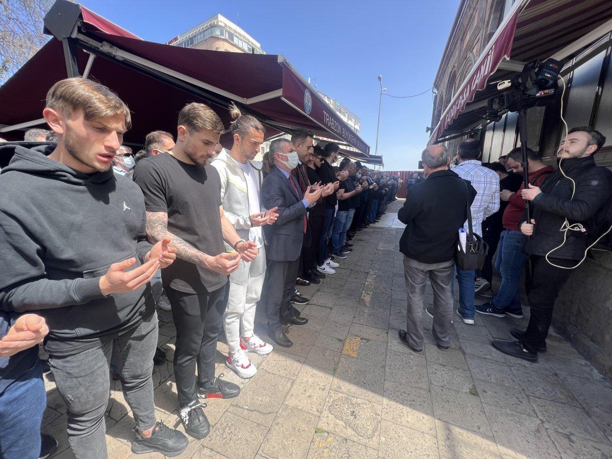 Uğurcan Çakır’ın dedesi son yolculuğuna uğurlandı