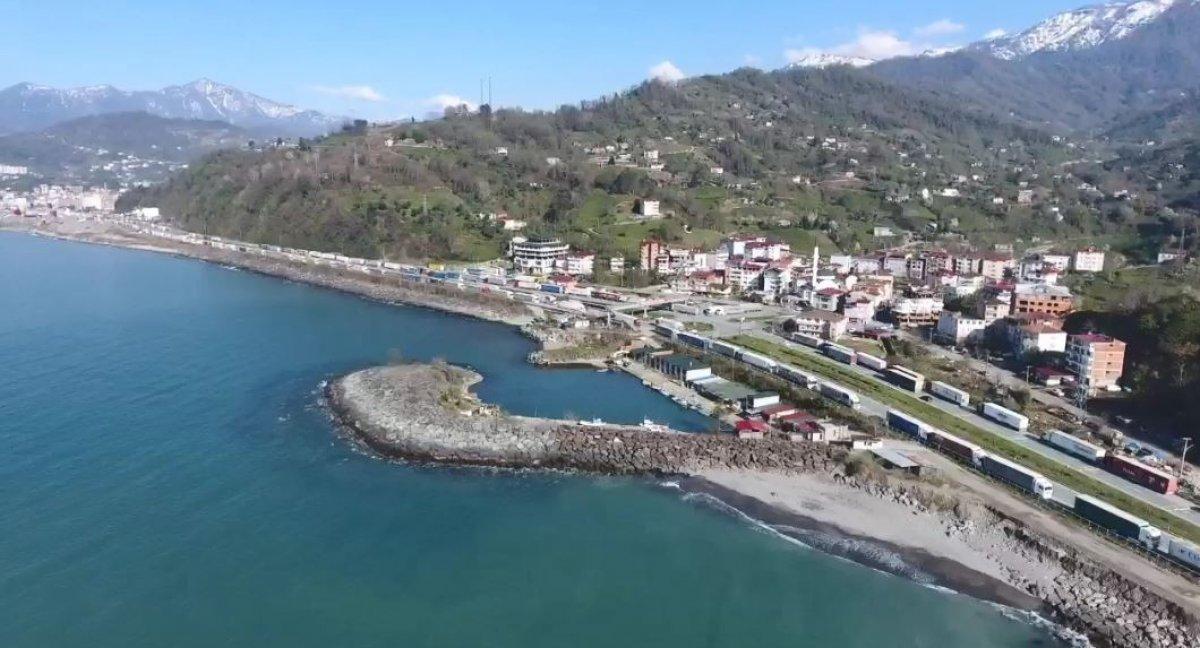 Sarp Sınır Kapısı’nda tır kuyruğu 25 kilometreye dayandı