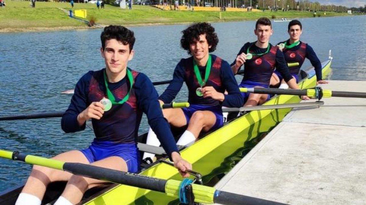 Yüzme, judo, kürek ve bilardoda genç millilerden madalya yağmuru