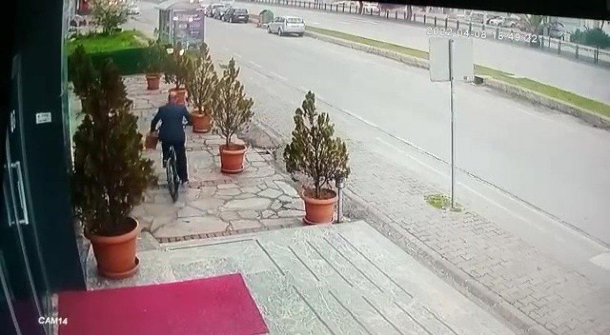 Samsun'da takım elbiseli hırsız kamerada