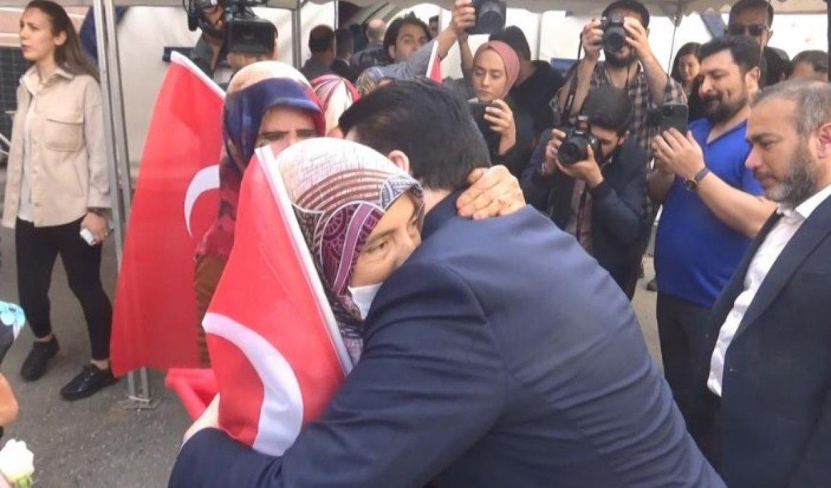 Savcı Sayan'dan evlat nöbeti tutan ailelere ziyaret