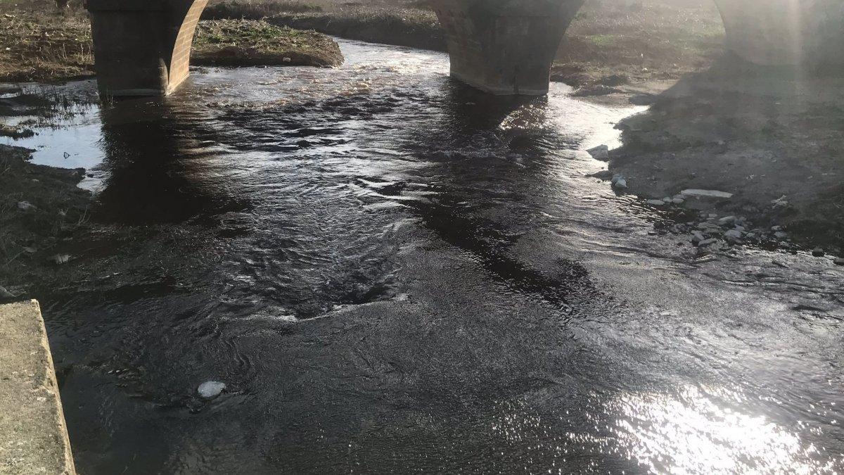 Tekirdağ'daki Ergene Nehri siyah akıyor