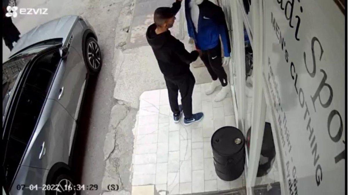 Kayseri'de mankenin üstündeki eşofmanı çaldı, selam verip kaçtı