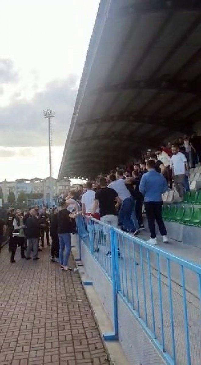 Amatör maçta yumruklar havada uçuştu