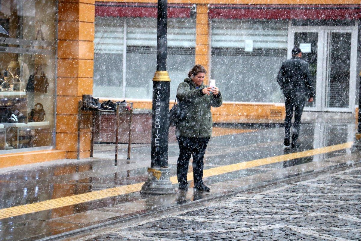 Sivas, nisanın ortasında beyaza büründü