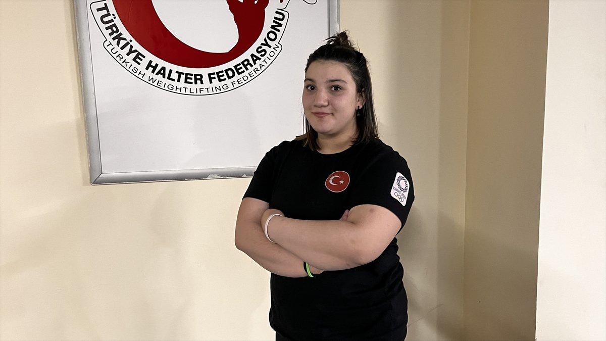 Milli Halterci Fatmagül Çevik, 6 ay sonra dünya şampiyonu oldu