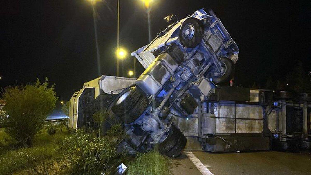 Osmaniye'de zincirleme kaza: 3'ü polis 5 yaralı