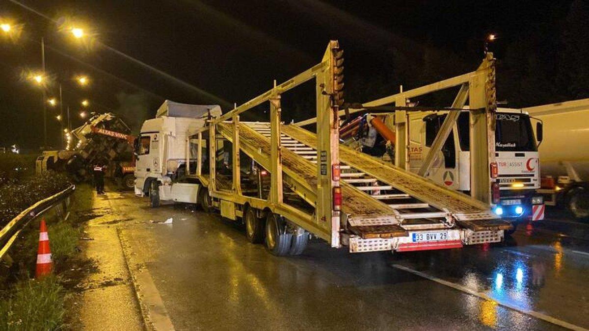 Osmaniye'de zincirleme kaza: 3'ü polis 5 yaralı