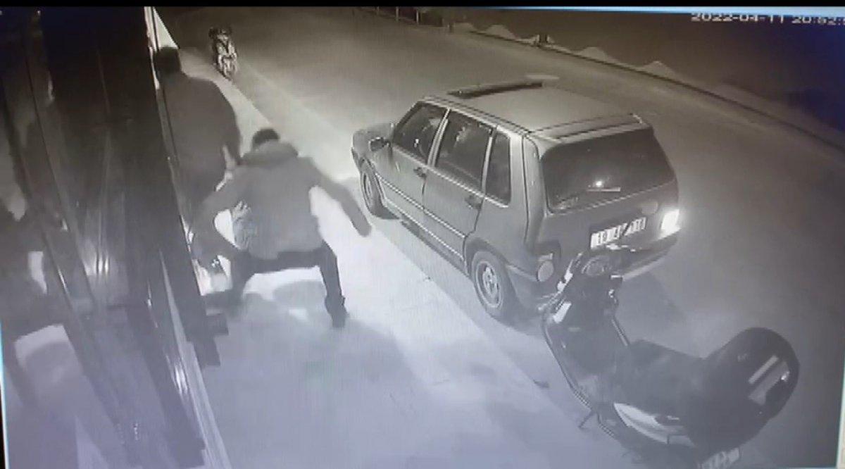 Sinop'ta tartıştığı kuryeyi bıçakladı