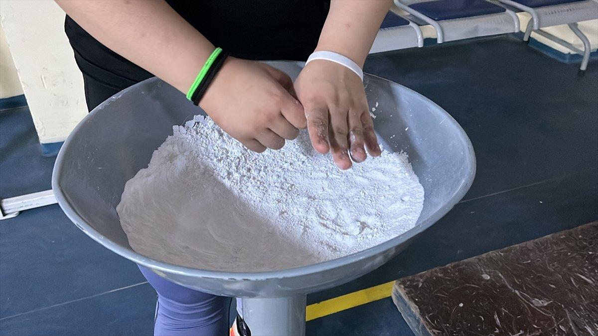 Milli Halterci Fatmagül Çevik, 6 ay sonra dünya şampiyonu oldu