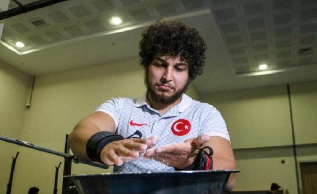 Antalya'da bir daha yürüyemezsin denilen genç, Halter'de Türkiye 2'ncisi oldu