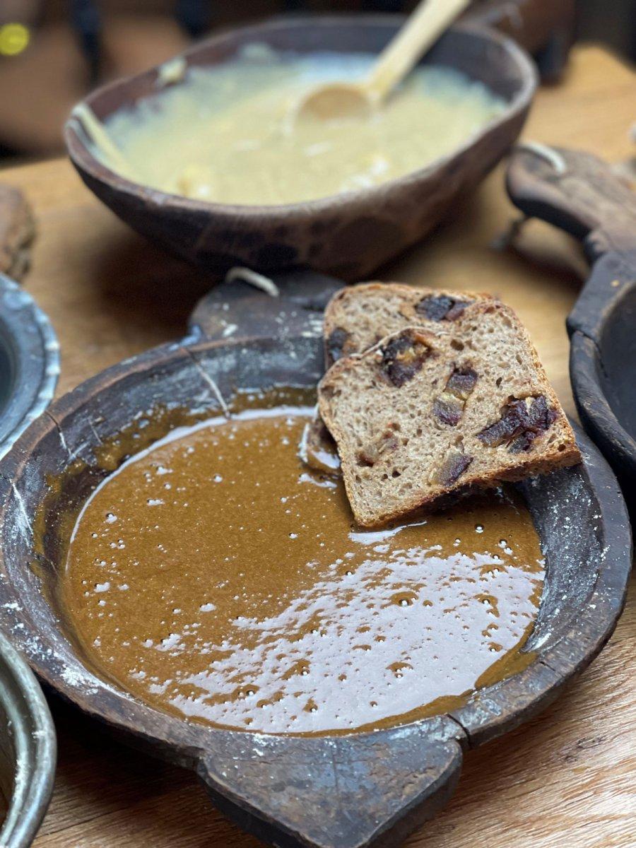 Ömür Akkor'un İslamiyet'in ilk yıllarındaki yemek ve mutfak kültürü kitabı