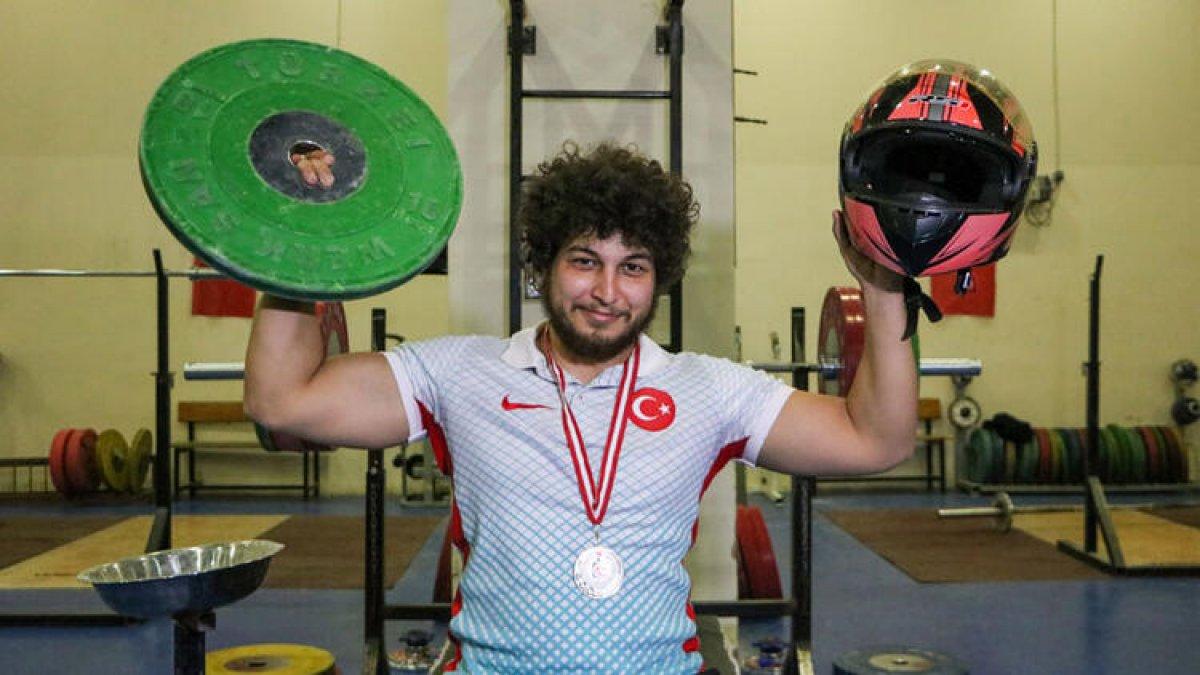 Antalya'da bir daha yürüyemezsin denilen genç, Halter'de Türkiye 2'ncisi oldu