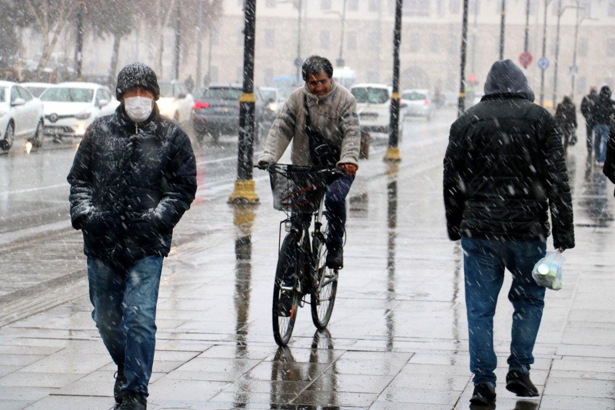 Sivas, nisanın ortasında beyaza büründü