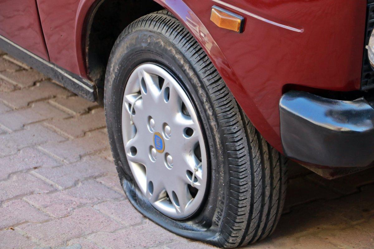 Antalya'da otoparktaki otomobillerin lastiklerini patlattı